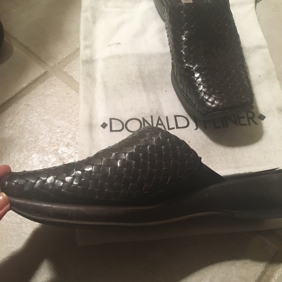 DONALD  J. PLINER wovens leather slides - Picture 2 of 4